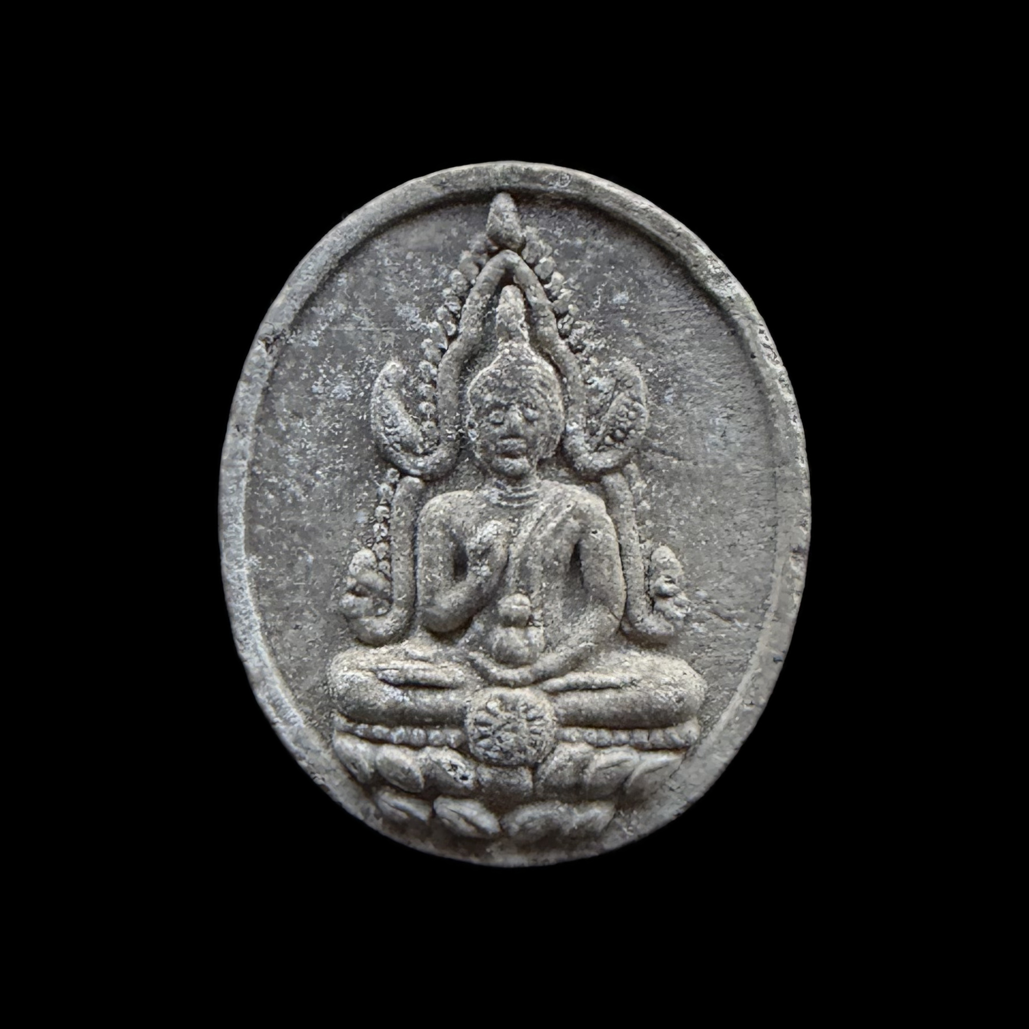 Phra Phuttha Chinnarat — Dark Oval Double-Buddha Medallion, front view